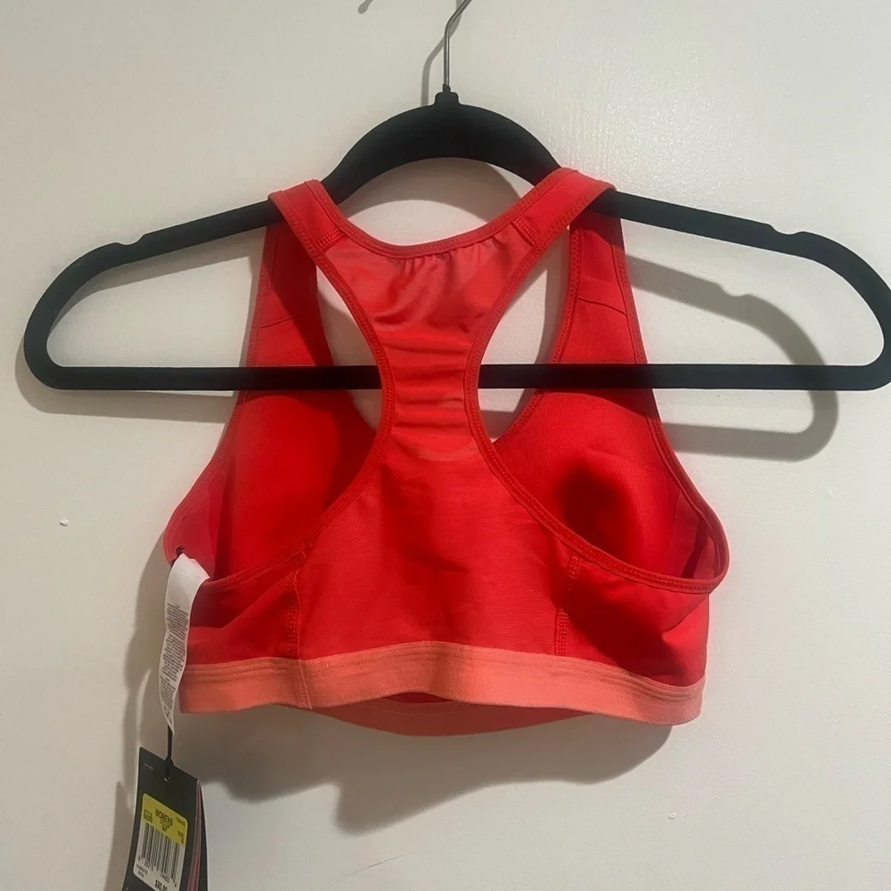 Nwt-Nike medium support sports bra